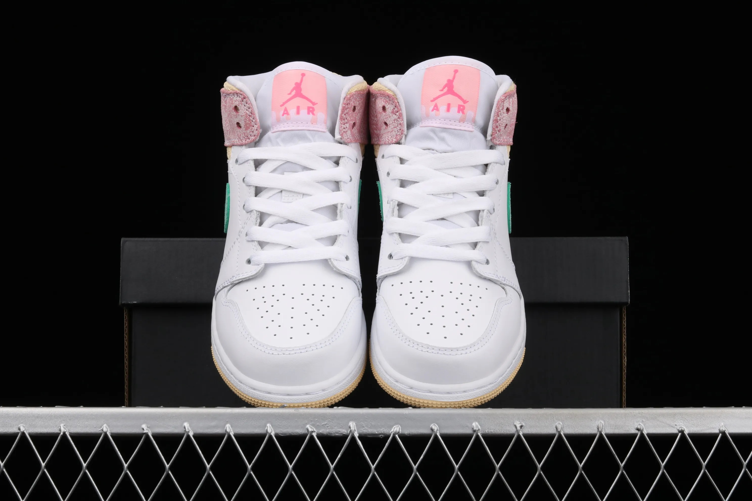 All categories Air Jordan Jordan series basketball shoes Air Jordan 1 Mid G version pure original Air Jordan 1 Mid GS AJ1 Joe 1 Ice Cream Zhongbang basketball shoes DD1666-100